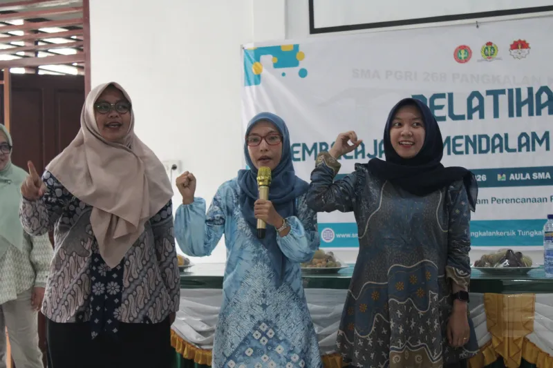 Semangat belajar dan kolaborasi yang luar biasa ditunjukkan oleh para peserta dalam kegiatan Pelatihan Pembelajaran Mendalam (Deep Learning) di SMA...