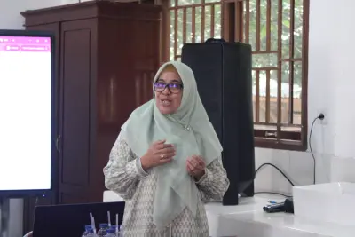 Foto 9 — Semangat belajar dan kolaborasi yang luar biasa ditunjukkan oleh para peserta dalam kegiatan Pelatihan Pembelajaran Mendalam (Deep Learning) di SMA...