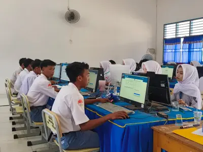 Sesi Kedua TKA Hari Pertama di SMA PGRI 268 Pangkalan Kersik