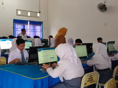 Foto 4 — Sesi Kedua TKA Hari Pertama di SMA PGRI 268 Pangkalan Kersik