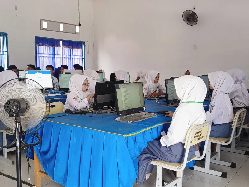 Sesi Ketiga Tutup TKA Hari Pertama di SMA PGRI 268 Pangkalan Kersik