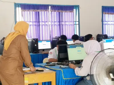 Foto 2 — Sesi Ketiga Tutup TKA Hari Pertama di SMA PGRI 268 Pangkalan Kersik