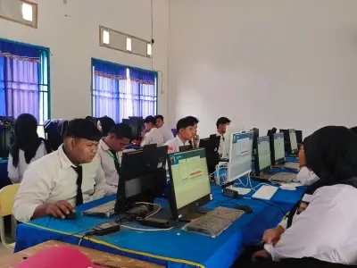Foto 3 — TKA Hari Keempat di SMA PGRI 268 Pangkalan Kersik Dimulai, Peserta Kerjakan Mapel Pilihan