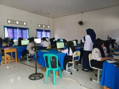 Foto 2 — TKA Hari Keempat di SMA PGRI 268 Pangkalan Kersik Dimulai, Peserta Kerjakan Mapel Pilihan