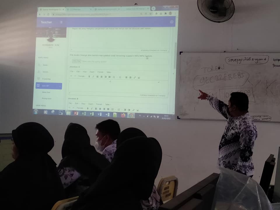 In House Training (IHT) : Penggunaan Aplikasi e-ujian di SMA PGRI 268 PKL. KERSIK sebagai Media Evaluasi Pembelajaran Berbasis Digital