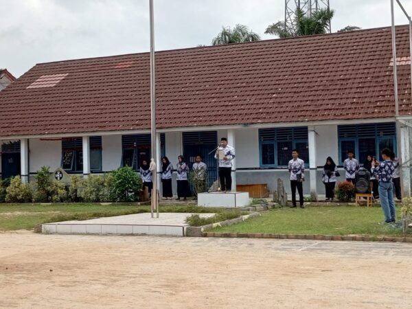 UPACARA PERINGATAN HUT PGRI KE-78 DAN HARI GURU NASIONAL SMA PGRI 268 PKL KERSIK